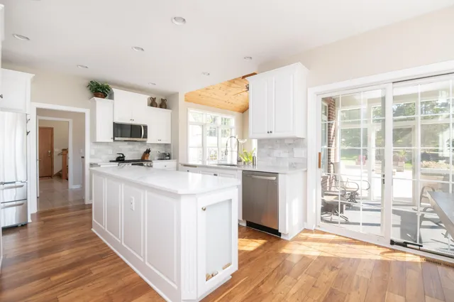 $1,050,000 | N42W33349 Glen View Court, Nashotah, WI 53058