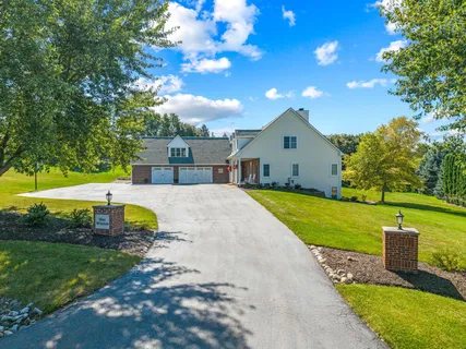 $1,050,000 | N42W33349 Glen View Court, Nashotah, WI 53058