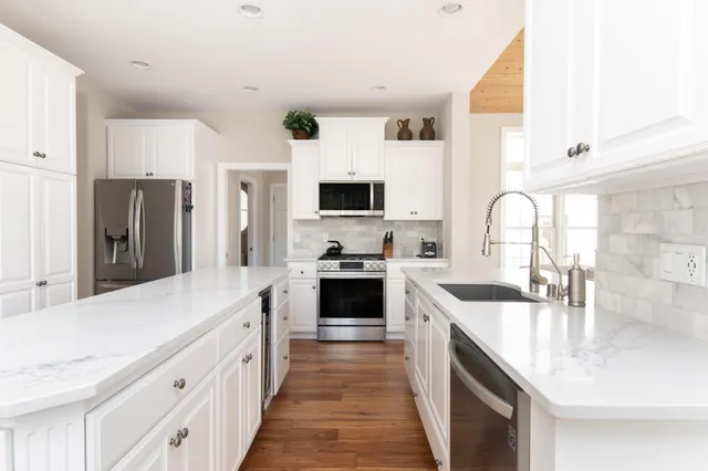 $1,050,000 | N42W33349 Glen View Court, Nashotah, WI 53058