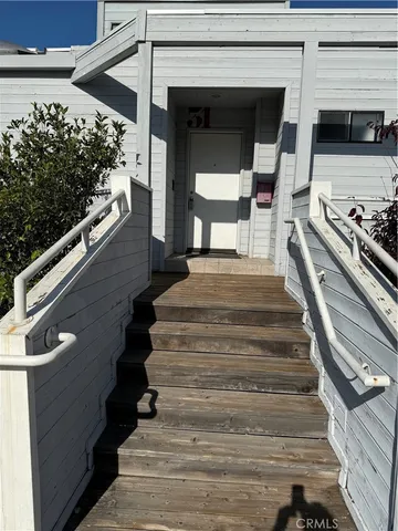 a view of entryway with a front door