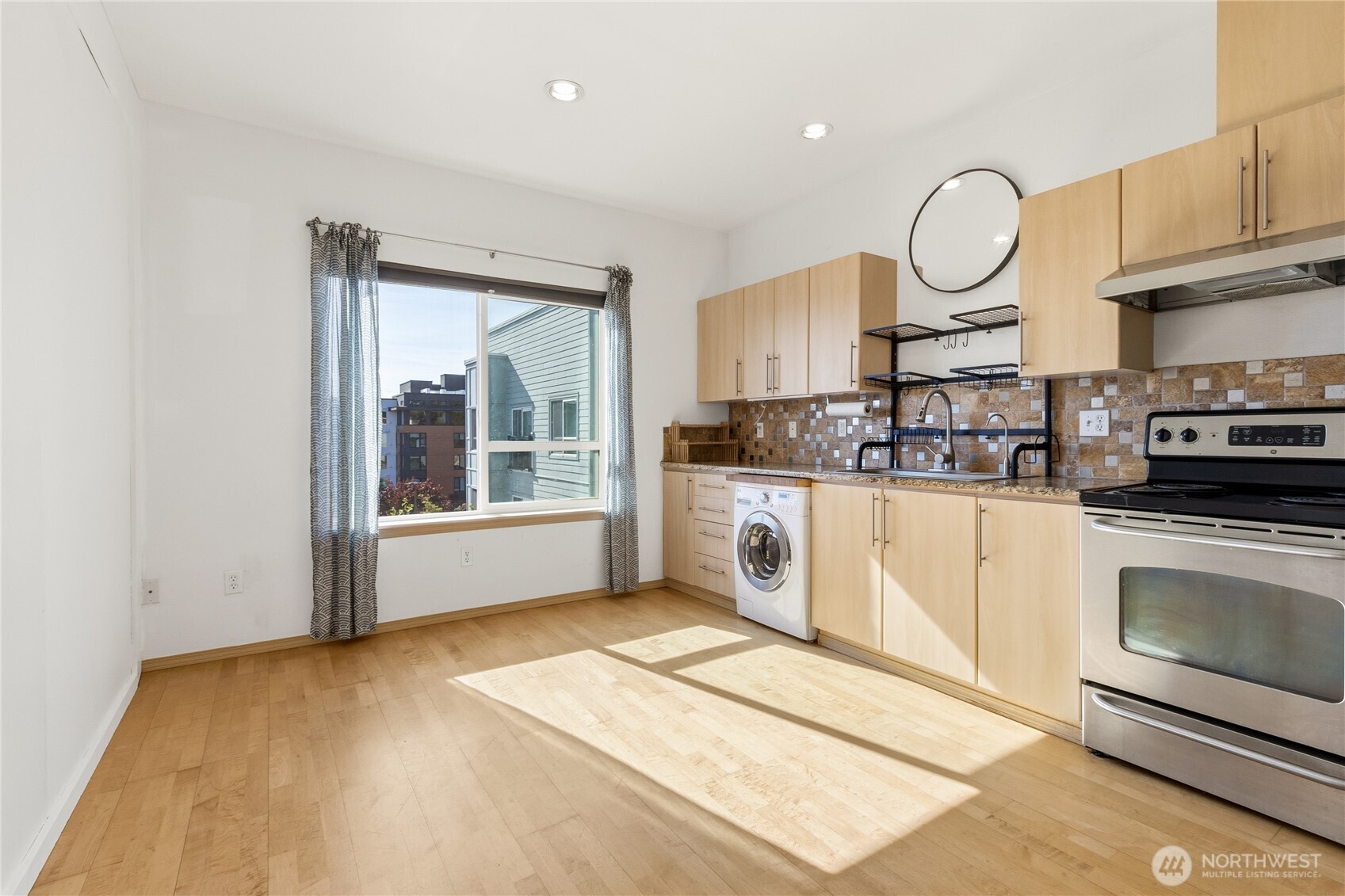 424 North 85th Street, Unit 404 Seattle, WA 98103 - Photo 10 of 31