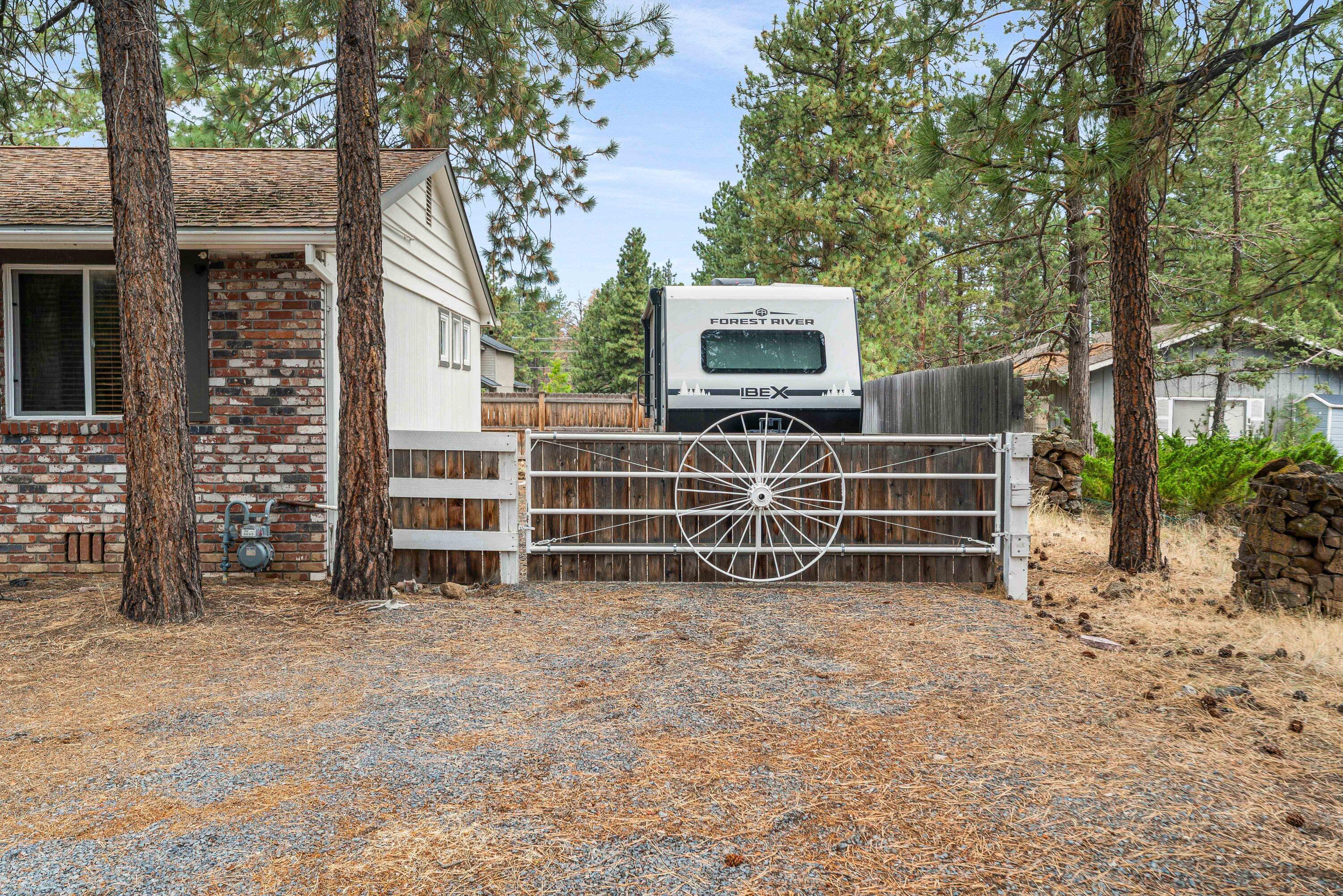 60889 Parrell Road Bend, OR 97702 - Photo 27 of 35 36-New