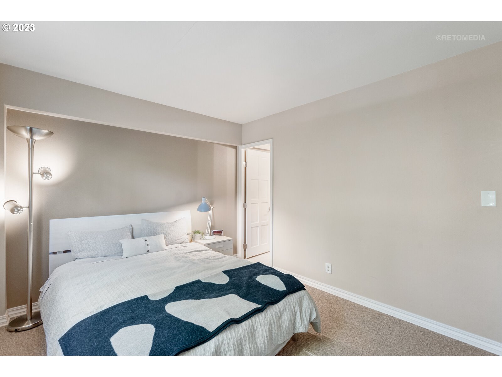 2021 Southwest Main Street, Unit 32 Portland, OR 97205 - Photo 20 of 38 a bedroom with a bed