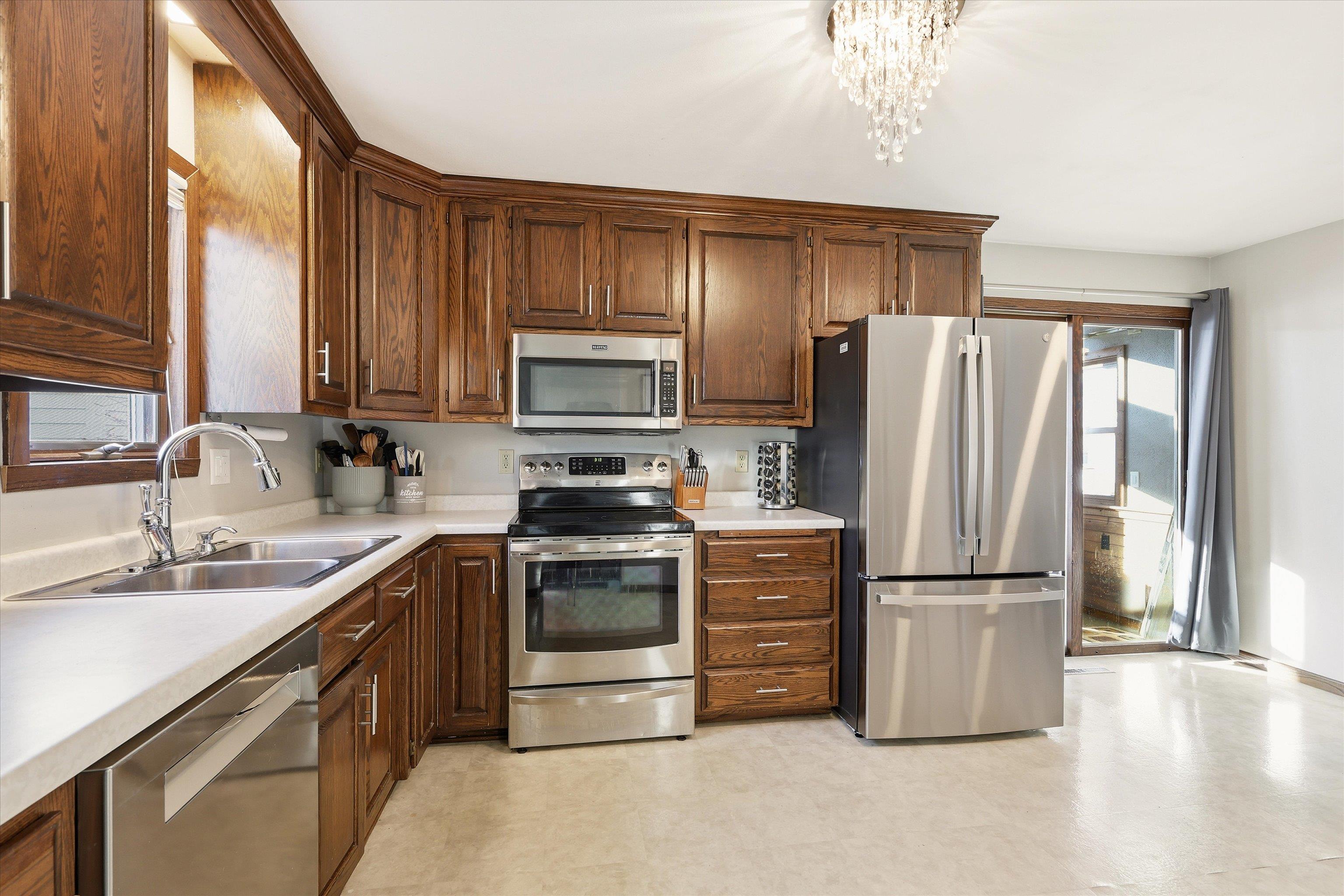 215 Lilac Lane Little Chute, WI 54140 - Photo 8 of 25