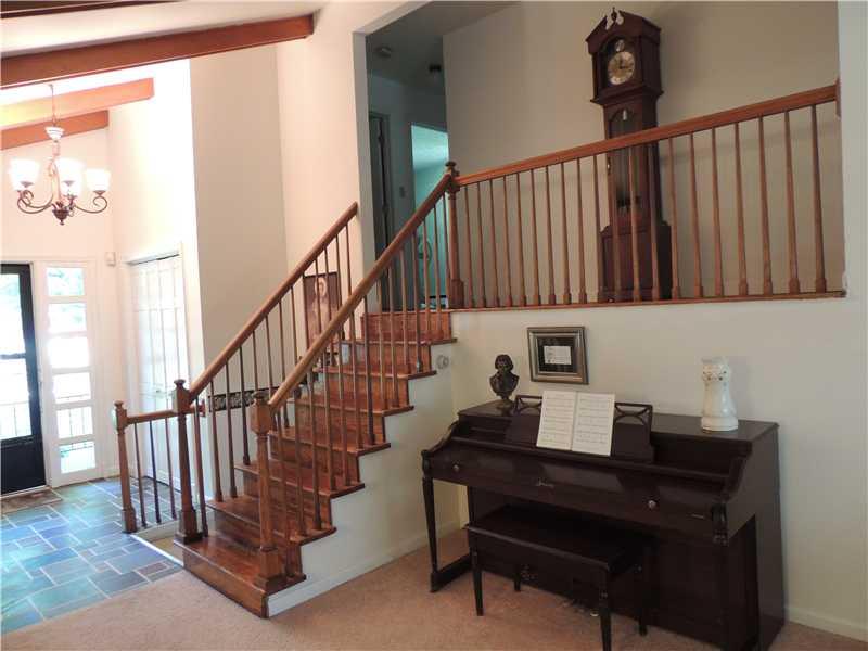 451 Burbank Road Indianapolis, IN 46219 - Photo 4 of 22 Gallery Image 4