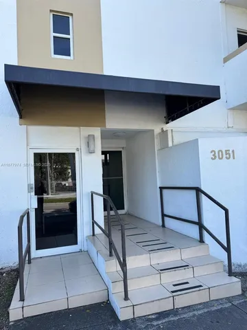 $1,750 | 3051 Southwest 27th Avenue, Unit 105, Miami, FL 33133