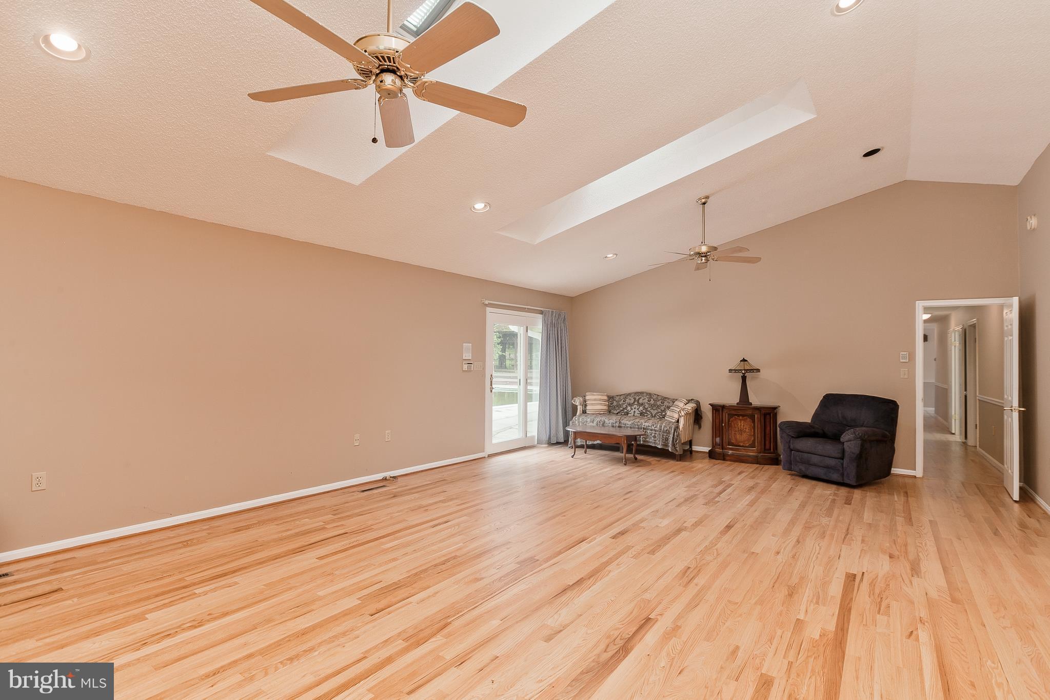 18533 Wagaman Road Hagerstown, MD 21740 - Photo 16 of 30 Master SUITE w/ Vauted Ceilings & Skylights