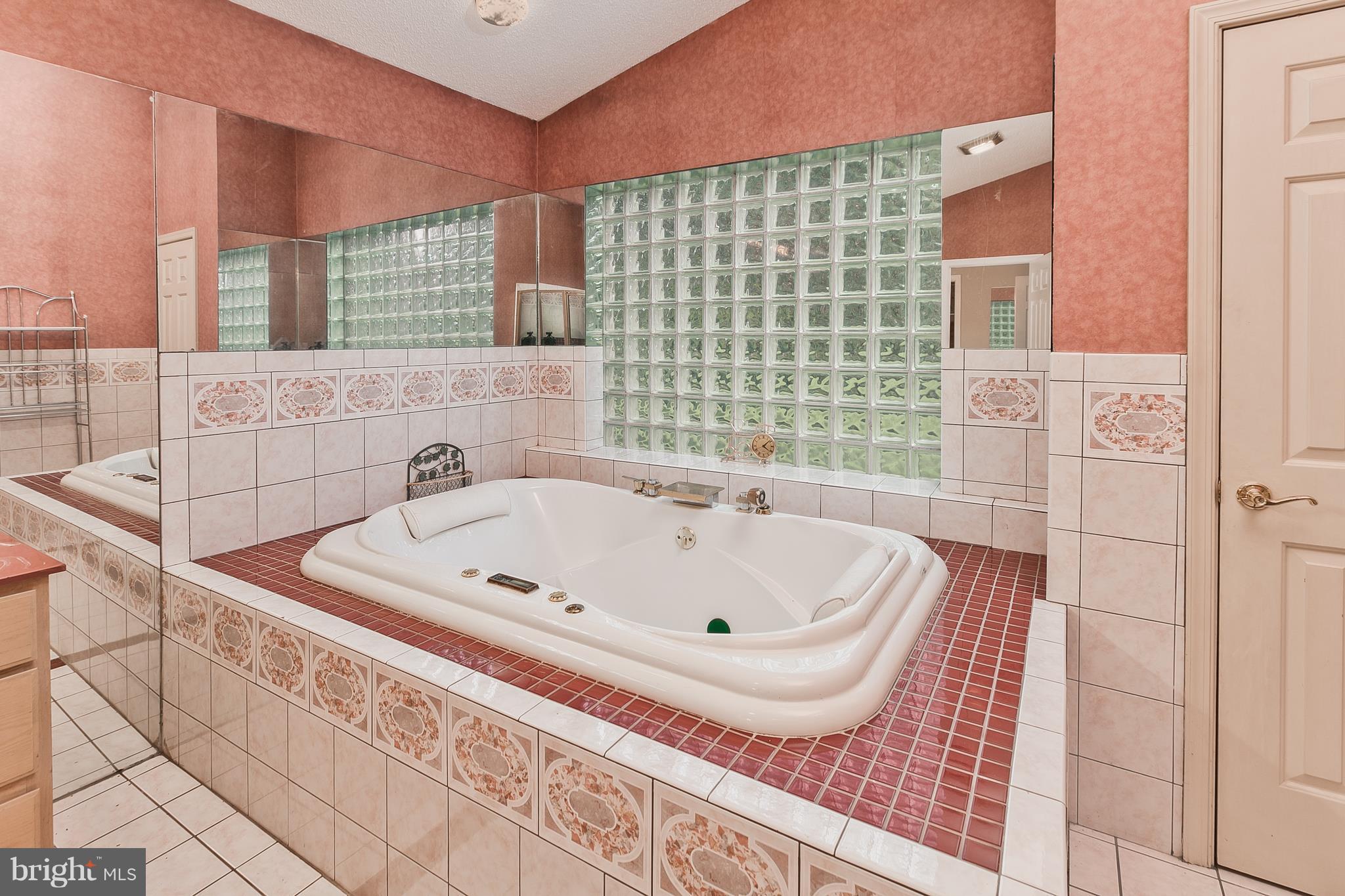 18533 Wagaman Road Hagerstown, MD 21740 - Photo 19 of 30 Sit-in Jacuzzi Tub