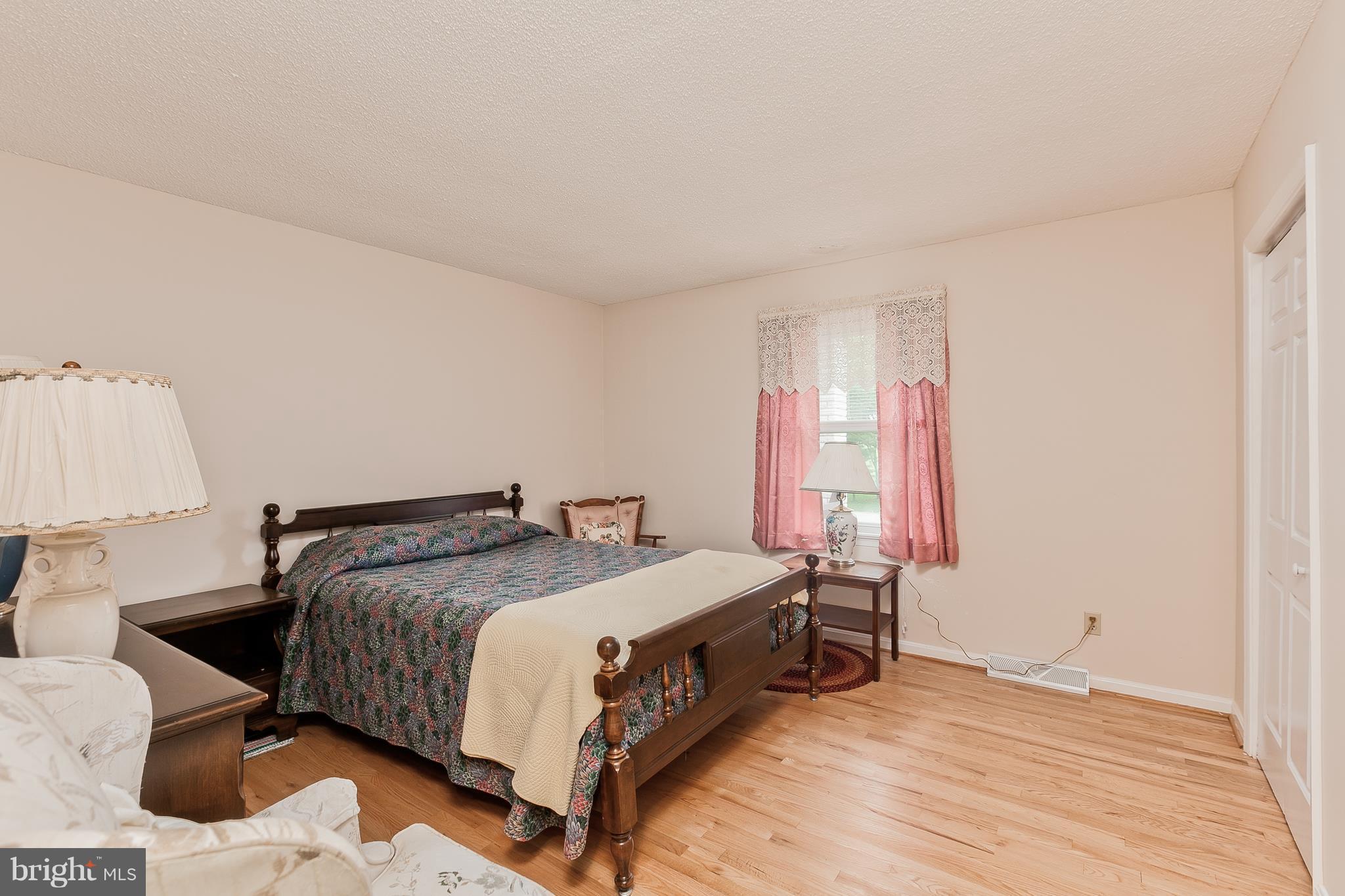 18533 Wagaman Road Hagerstown, MD 21740 - Photo 21 of 30 3rd Large Bedroom