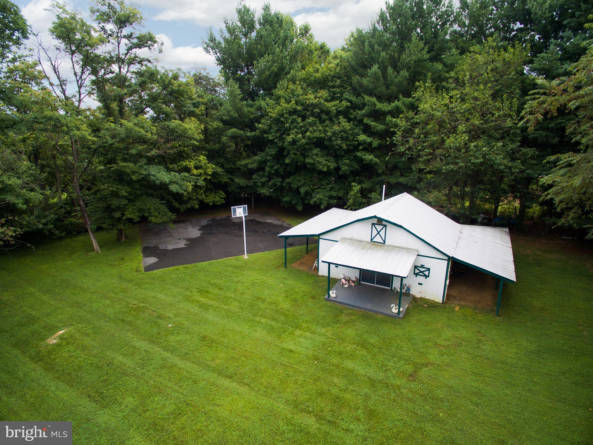 18533 Wagaman Road Hagerstown, MD 21740 - Photo 5 of 30 Basketball Court & Pool House