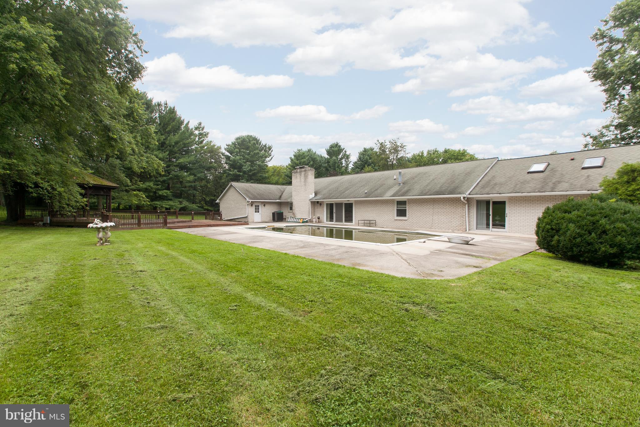 18533 Wagaman Road Hagerstown, MD 21740 - Photo 7 of 30 In Ground Pool