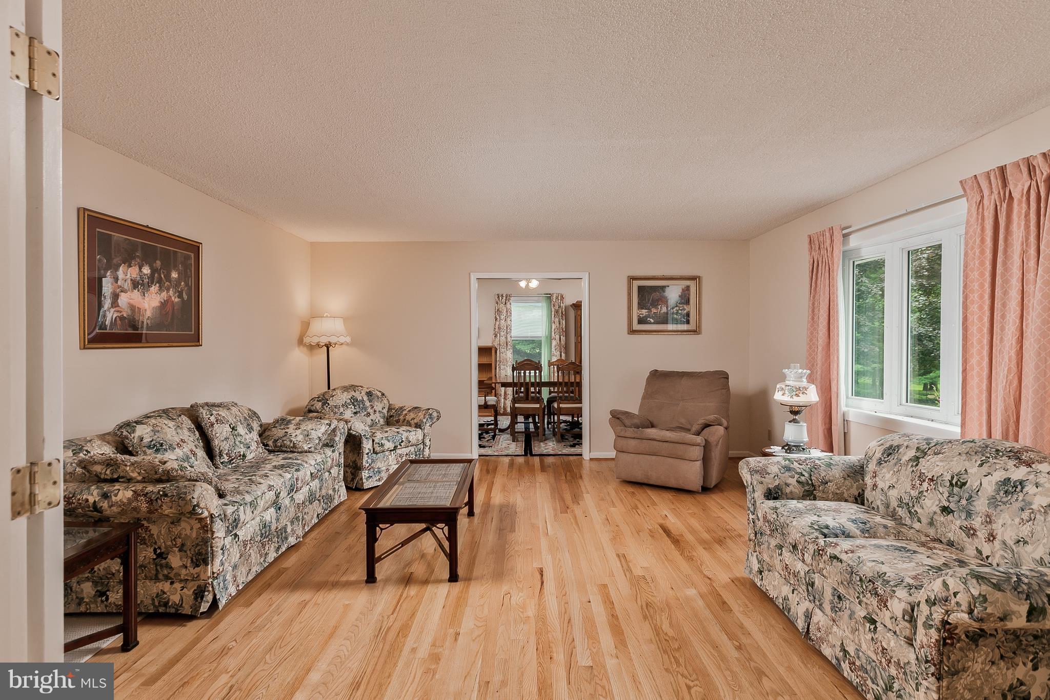 18533 Wagaman Road Hagerstown, MD 21740 - Photo 9 of 30 Living Room w/ Oak Hardwood Flooring