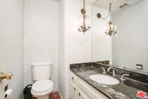 $2,995,000 | 1418 Warner Avenue, Los Angeles, CA 90024
