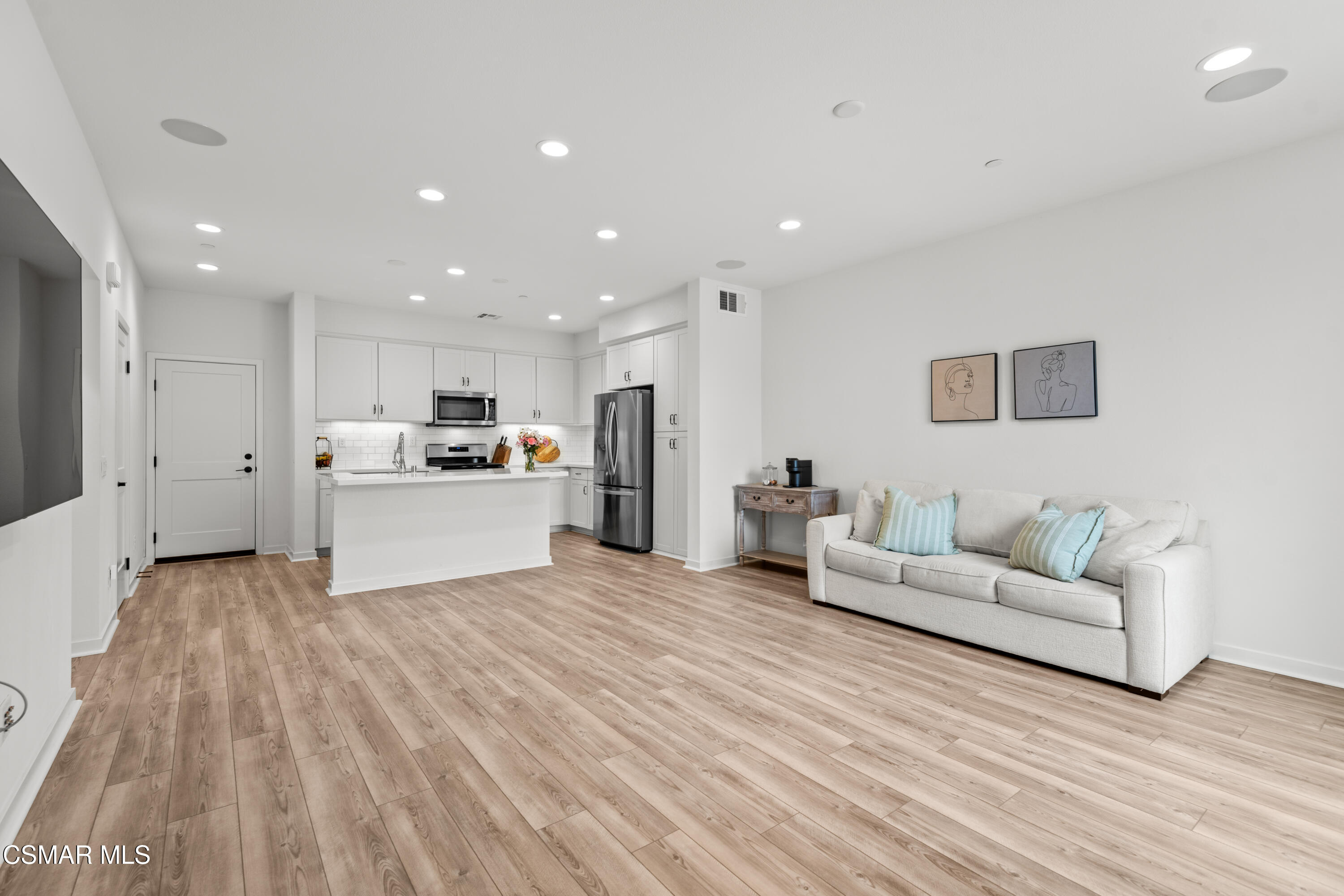 212 Red Brick Drive, Unit 5 Simi Valley, CA 93065 - Photo 6 of 38 6