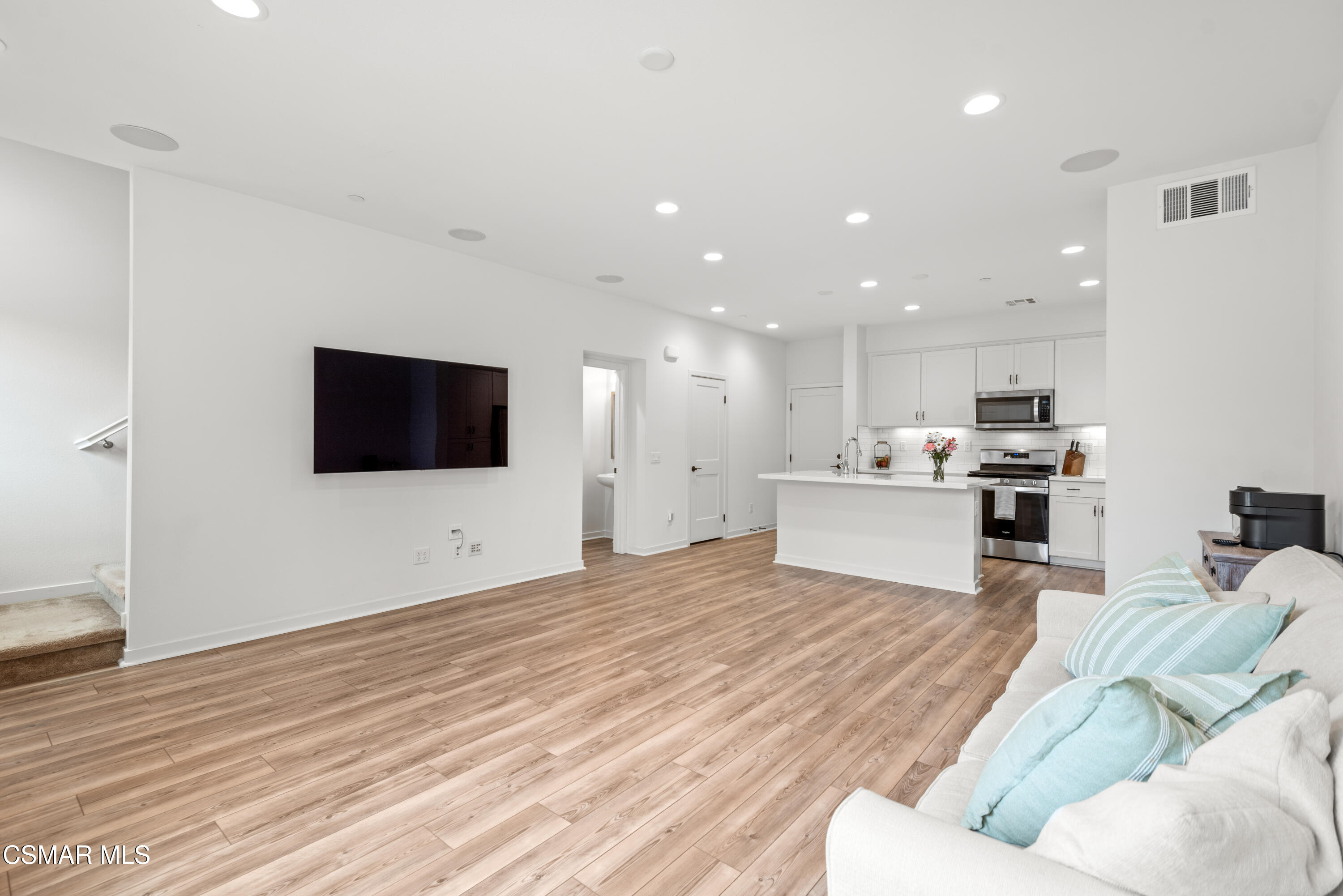 212 Red Brick Drive, Unit 5 Simi Valley, CA 93065 - Photo 7 of 38 7