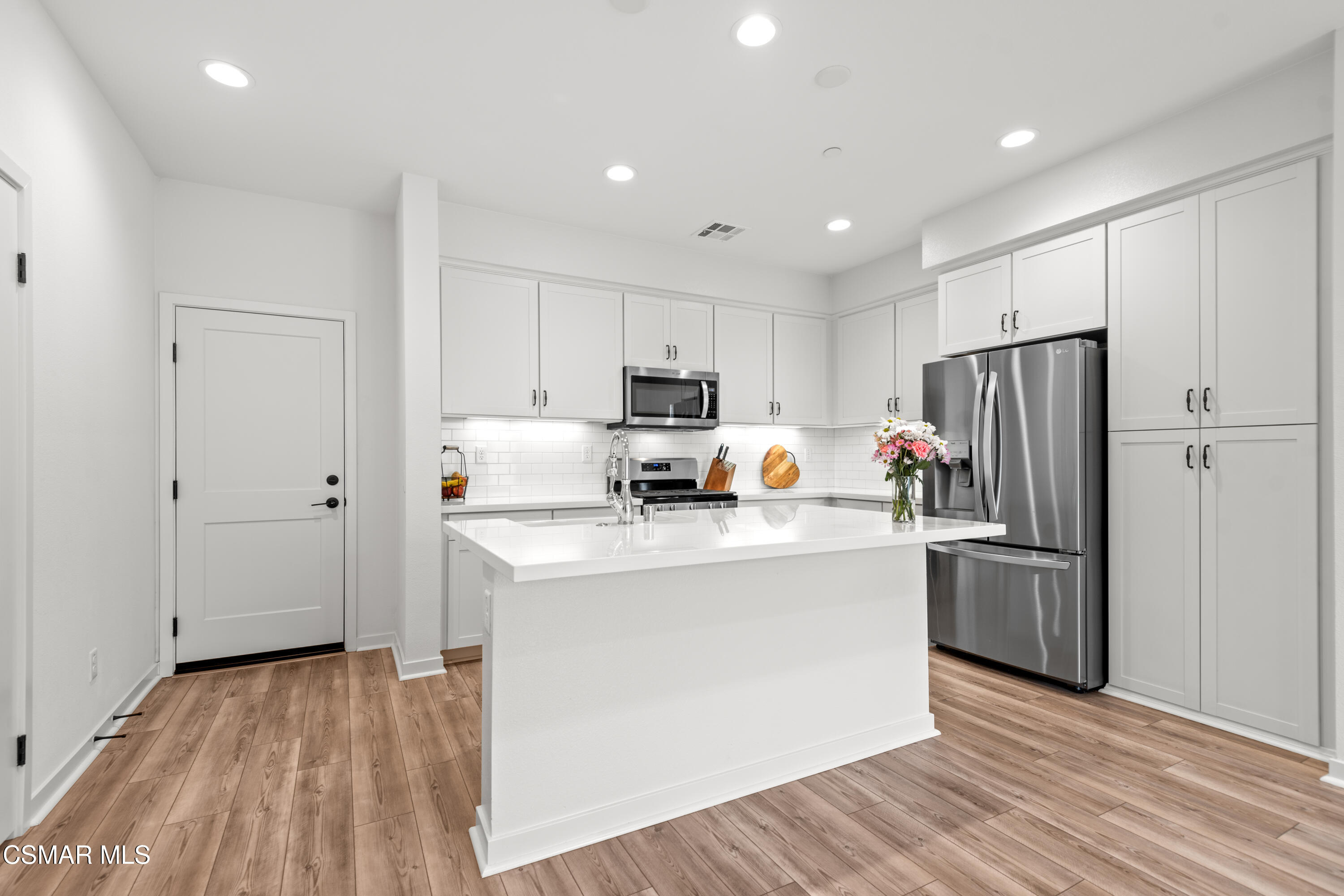 212 Red Brick Drive, Unit 5 Simi Valley, CA 93065 - Photo 8 of 38 8