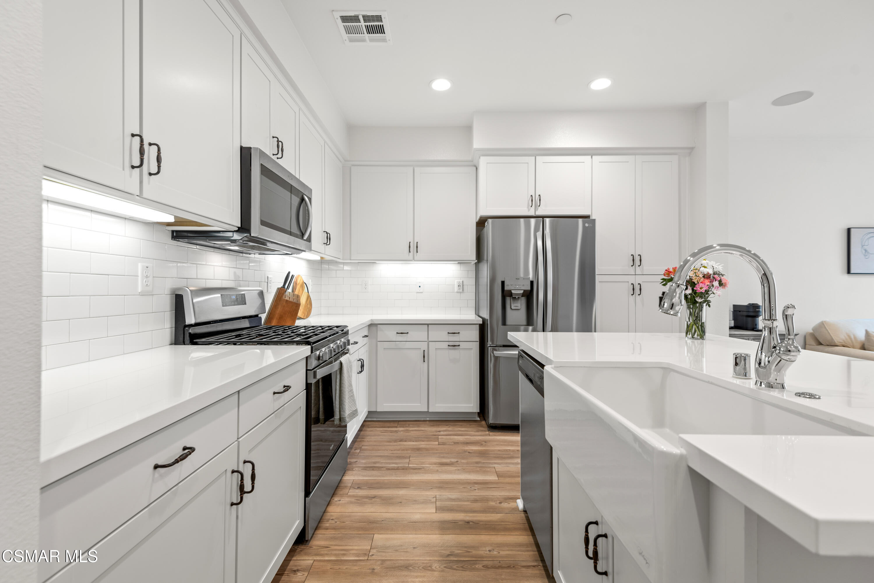 212 Red Brick Drive, Unit 5 Simi Valley, CA 93065 - Photo 9 of 38 9