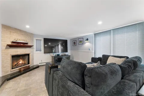 $999,999 | 3175 Court Street, Yorktown Heights, NY 10598