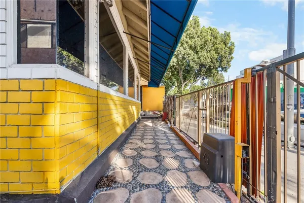 $7,900 | 2823 West 8th Street, Los Angeles, CA 90005