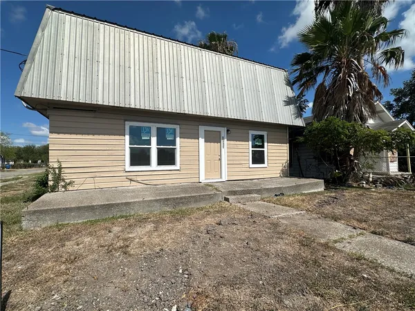 $750 | 2321 David Street, Unit B, Corpus Christi, TX 78405