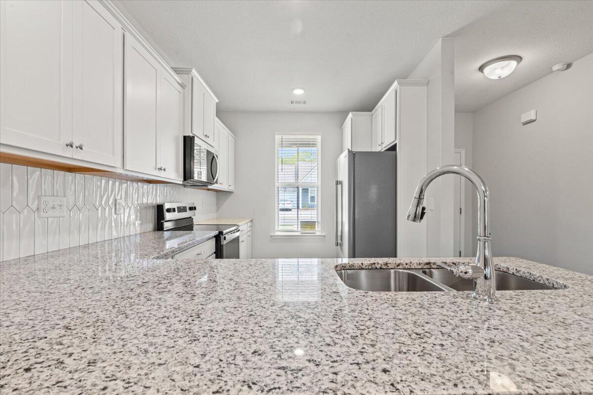 137 Copper Ridge Road Evans, GA 30809 - Photo 9 of 38 09-Kitchen