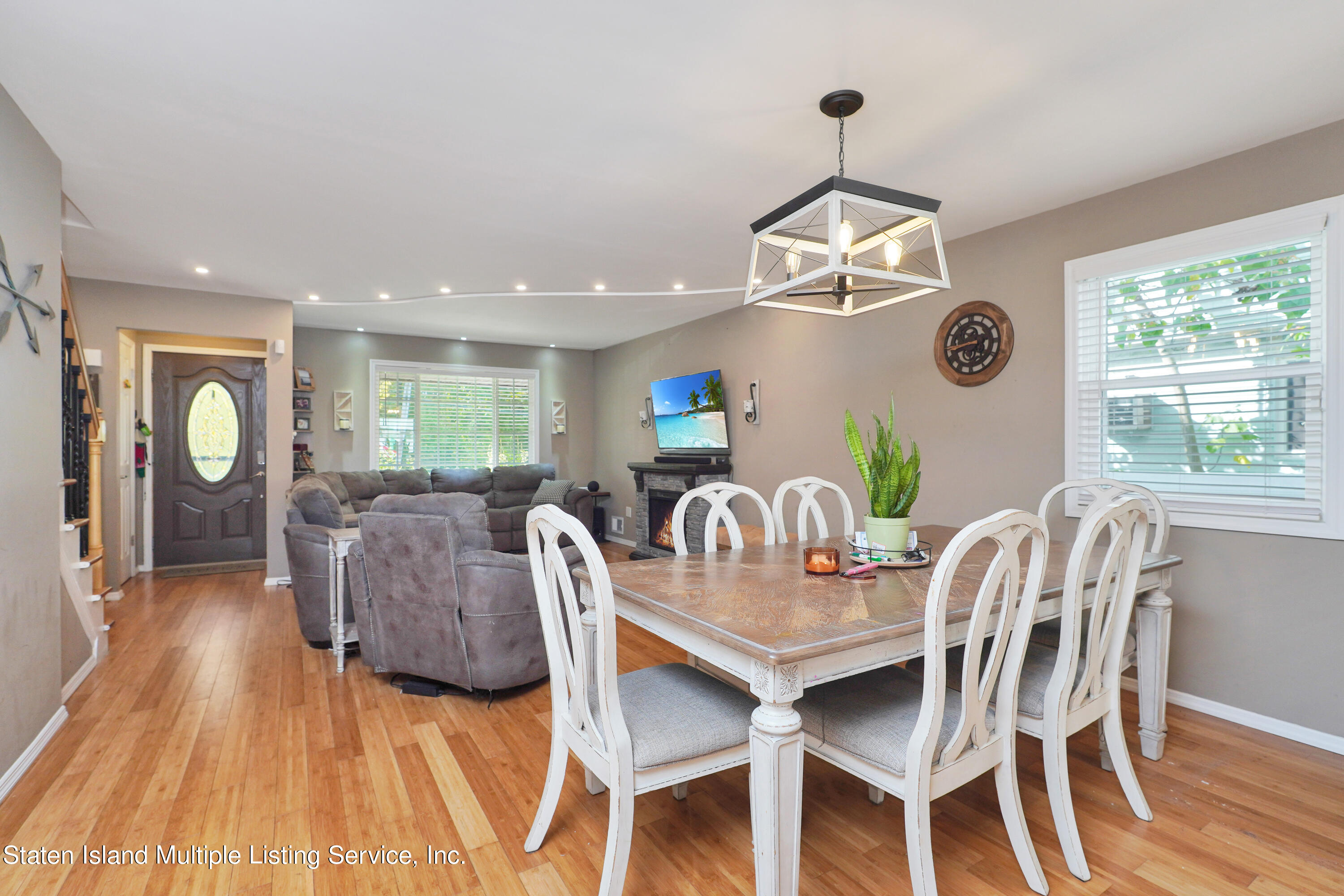 234 Woodrow Road Staten Island, NY 10312 - Photo 5 of 28 (5) DINNING ROOM