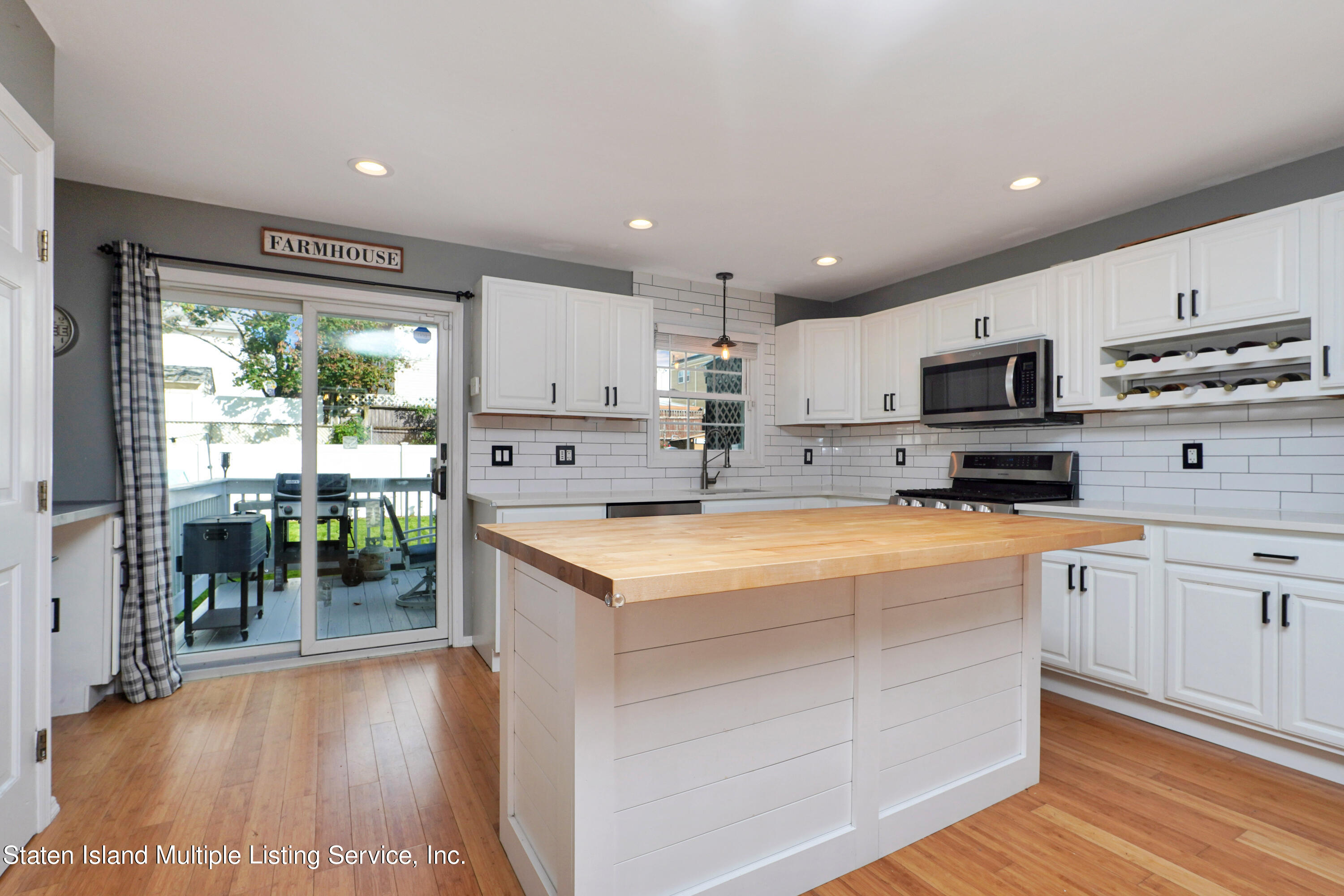 234 Woodrow Road Staten Island, NY 10312 - Photo 6 of 28 (6) KITCHEN