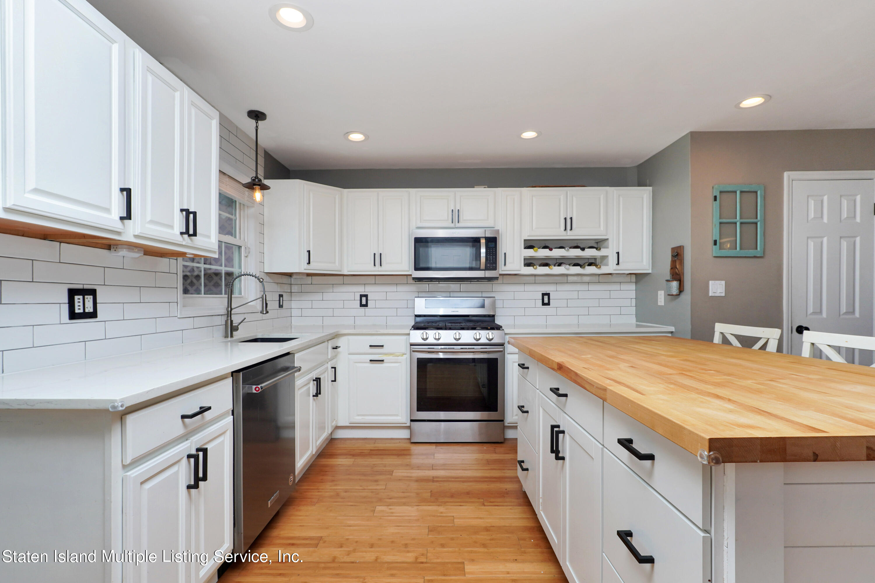 234 Woodrow Road Staten Island, NY 10312 - Photo 8 of 28 (8) KITCHEN