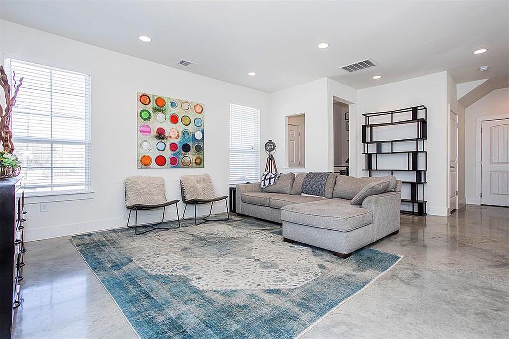 1311 Fort Branch Boulevard Austin, TX 78721 - Photo 4 of 27 Living area featuring recessed lighting, visible vents, and baseboards