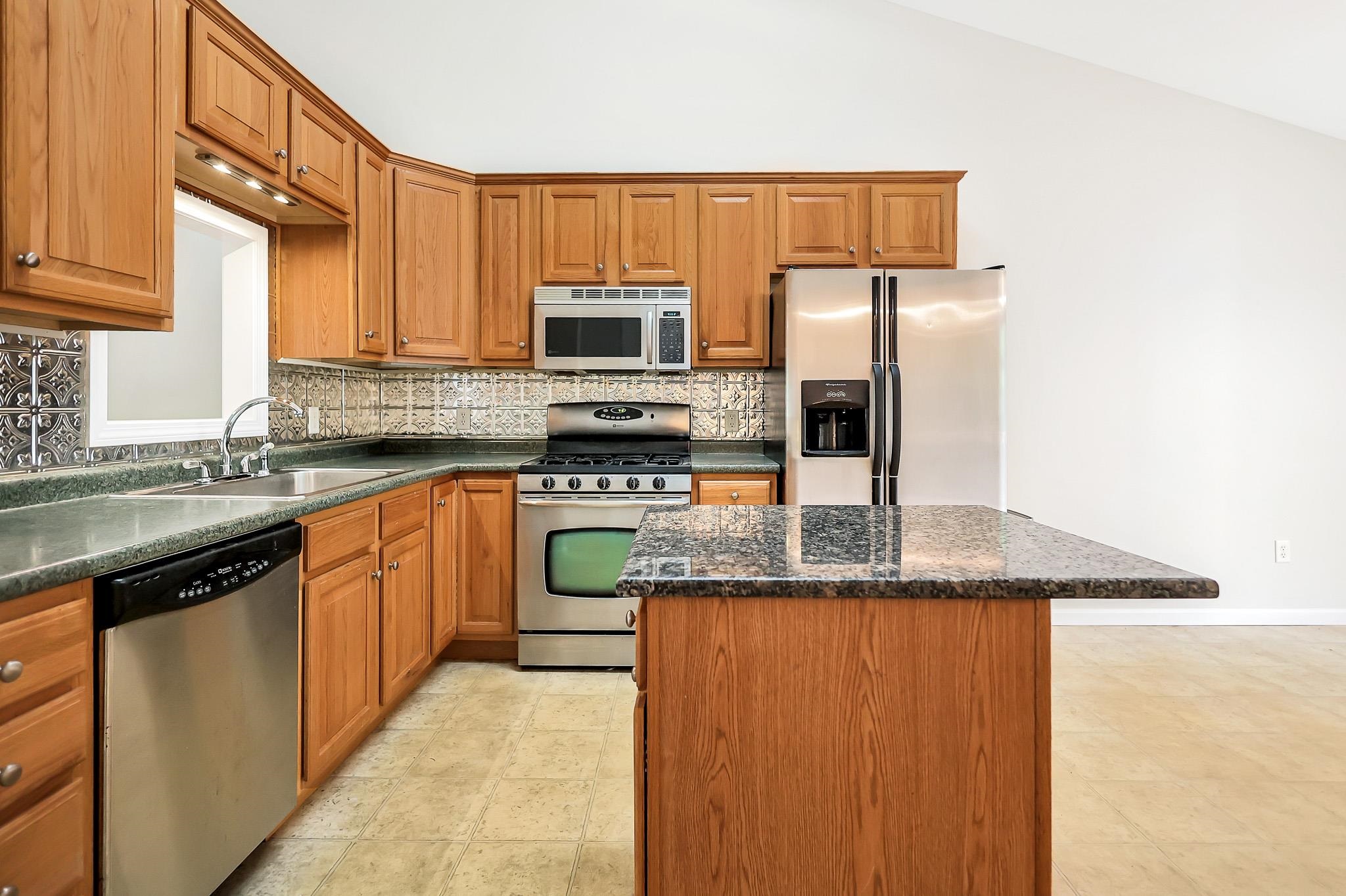 35 Forrest Street, Unit 35 Hampstead, NH 03826 - Photo 4 of 27