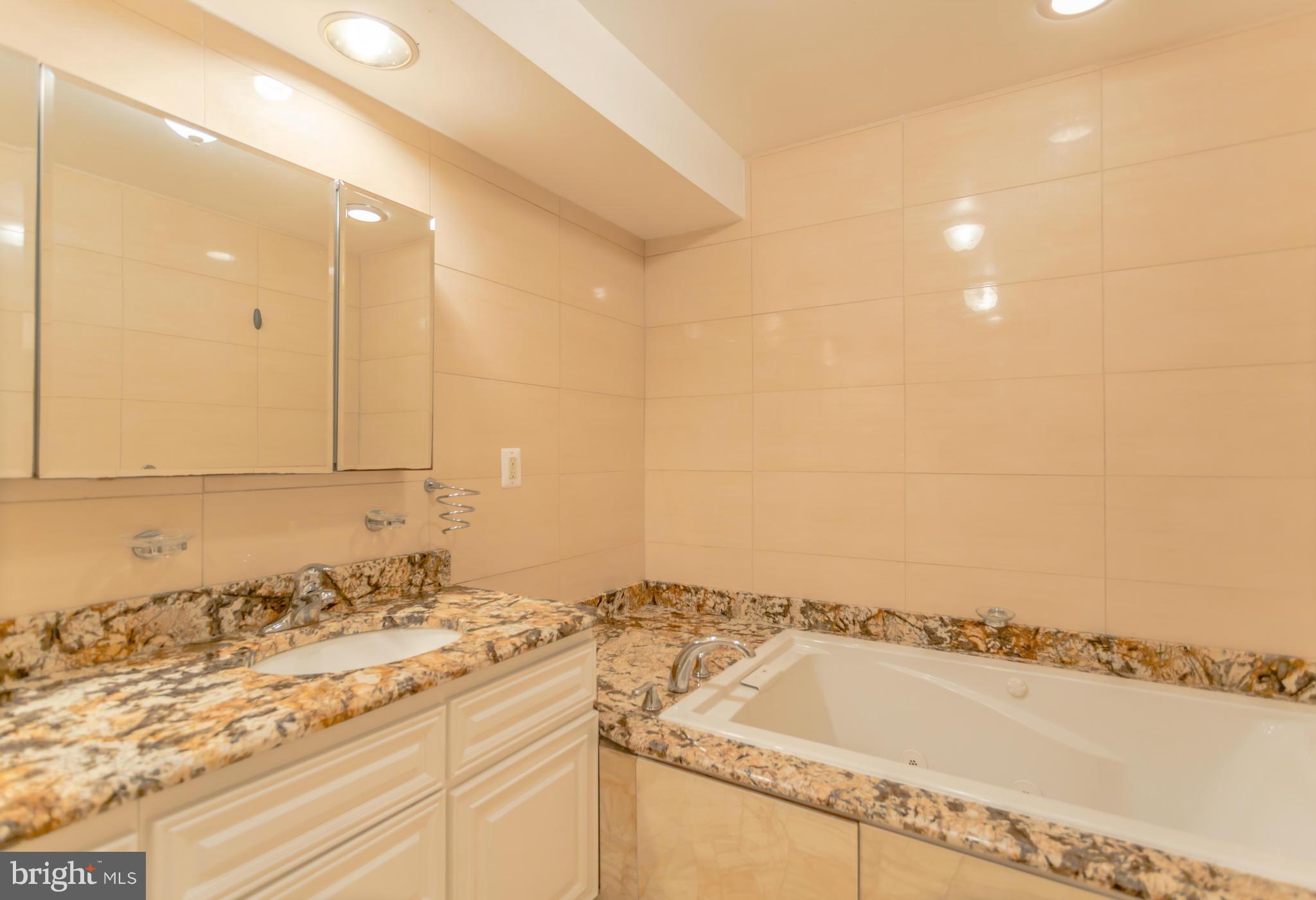 3835 Inverness Road Fairfax, VA 22033 - Photo 15 of 26 Bath (Master)