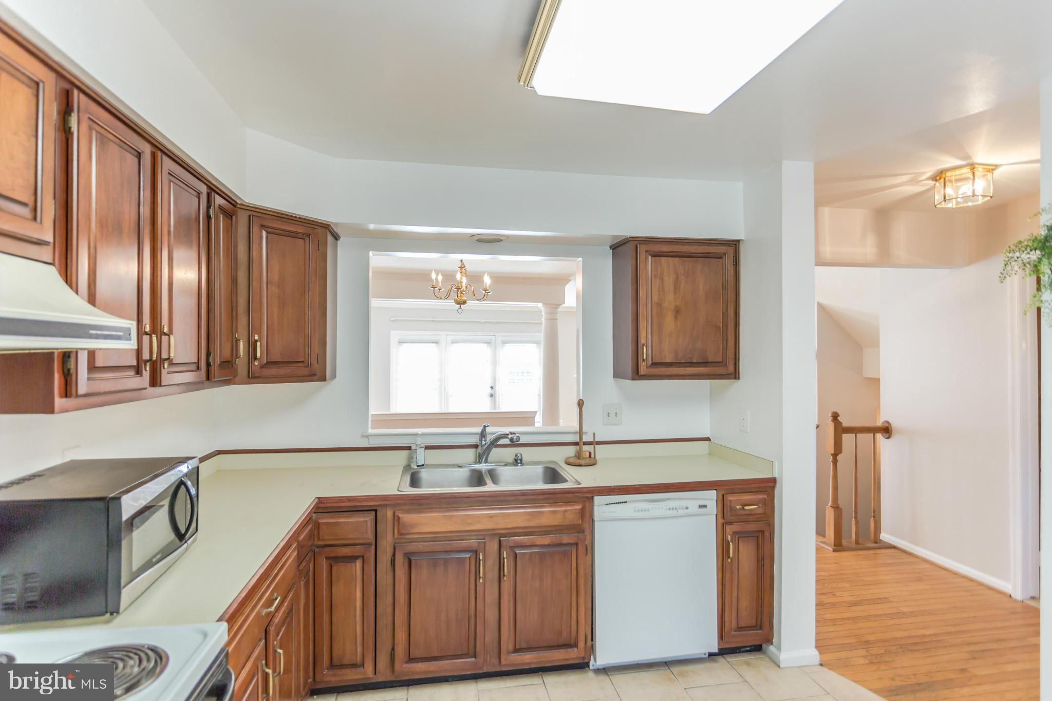3835 Inverness Road Fairfax, VA 22033 - Photo 3 of 26 Kitchen