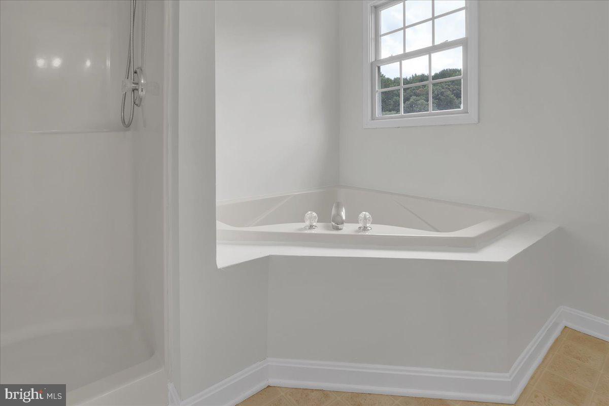 10285 Stansfield Road Laurel, MD 20723 - Photo 21 of 42 Master bath