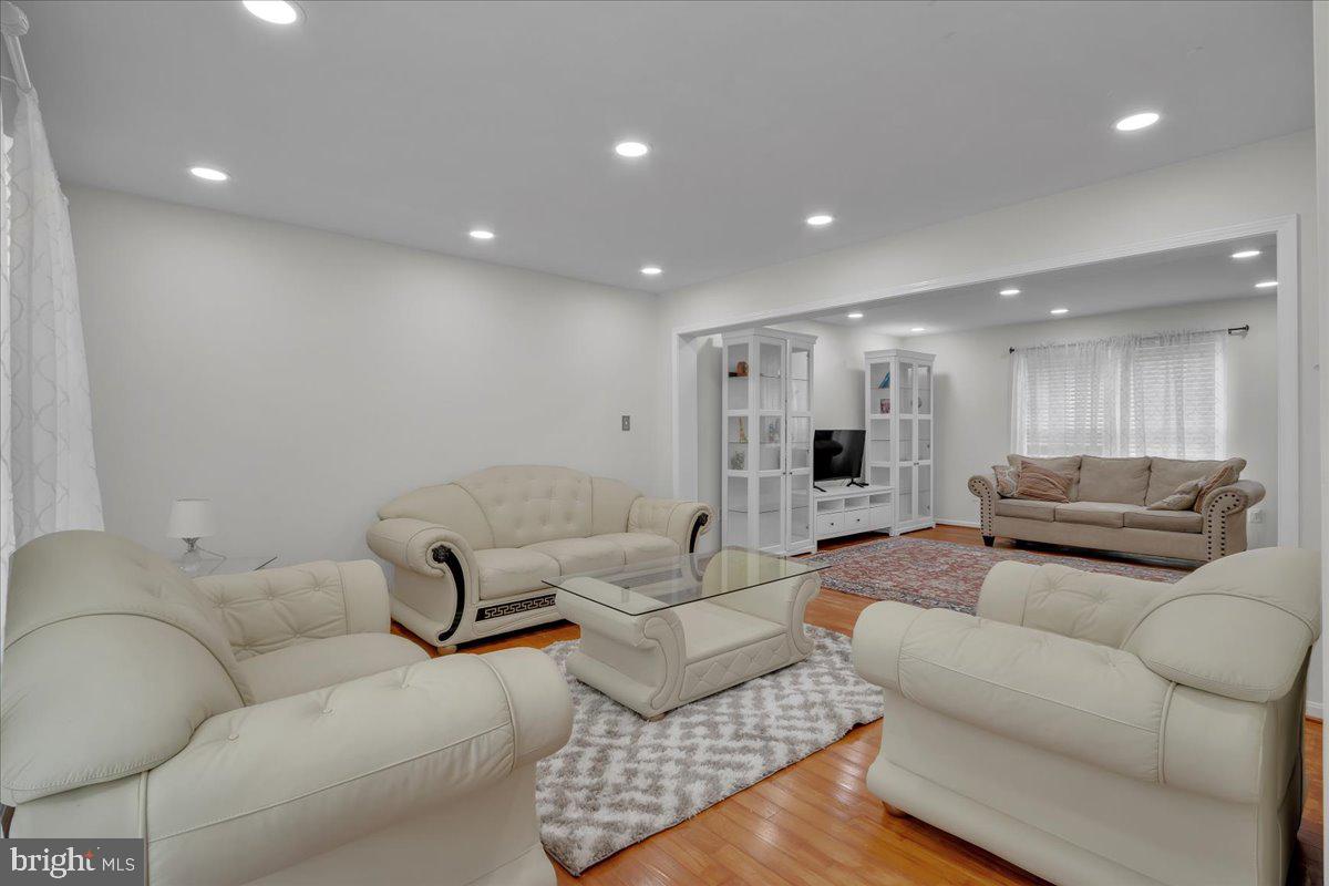 10285 Stansfield Road Laurel, MD 20723 - Photo 5 of 42 Living room