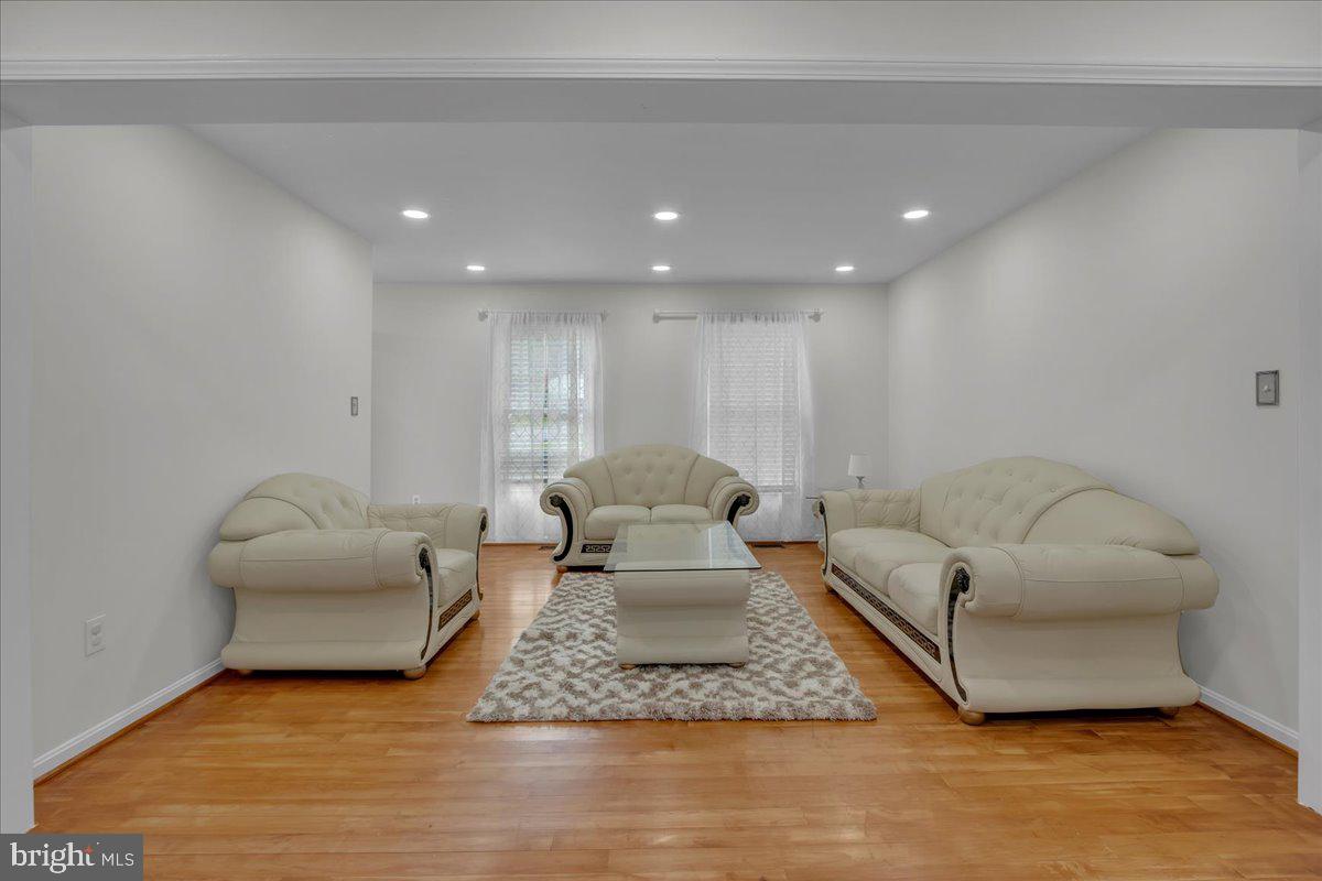 10285 Stansfield Road Laurel, MD 20723 - Photo 6 of 42 Living room