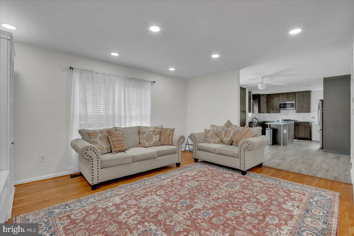10285 Stansfield Road Laurel, MD 20723 - Photo 7 of 42 Family room