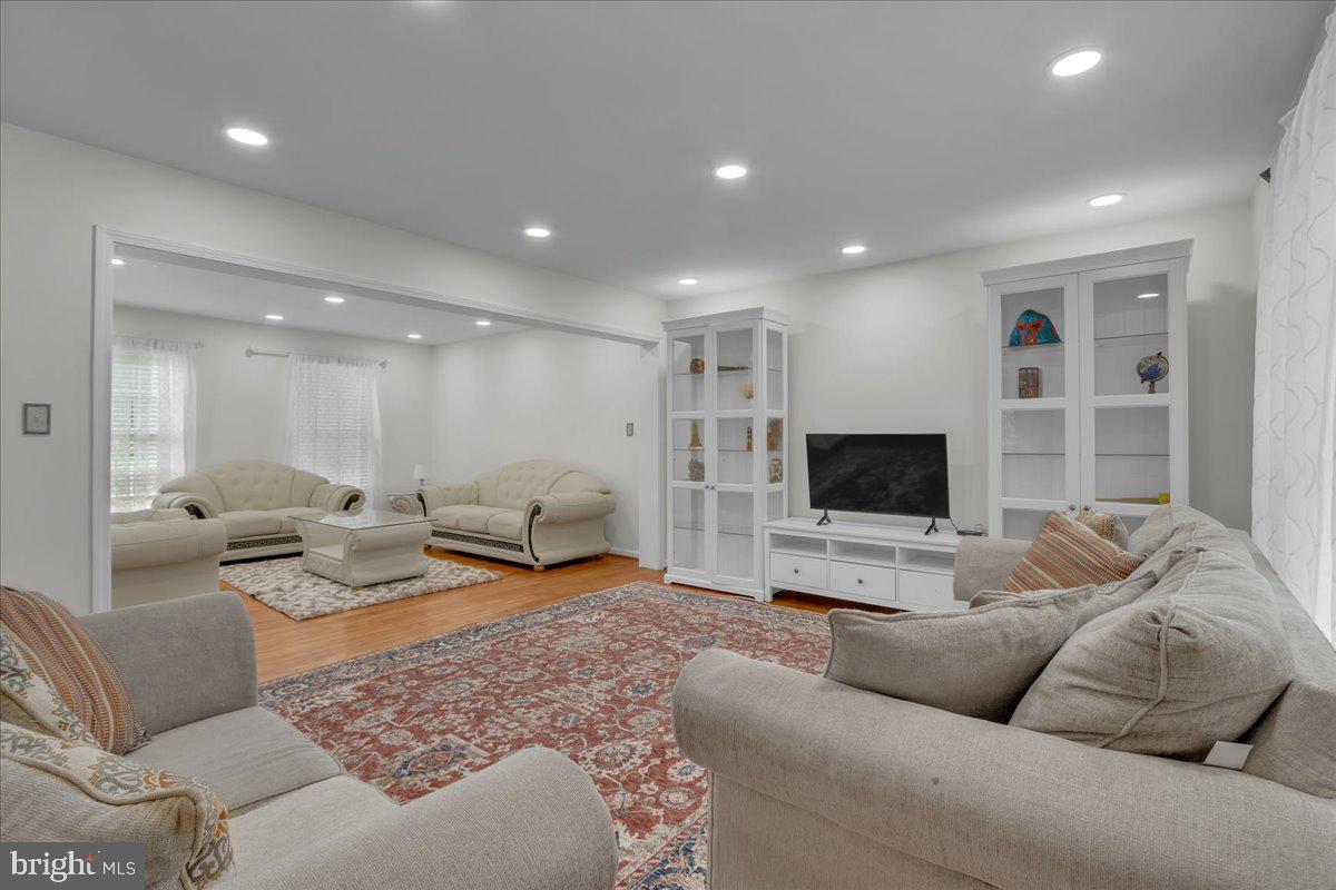10285 Stansfield Road Laurel, MD 20723 - Photo 8 of 42 Family Room