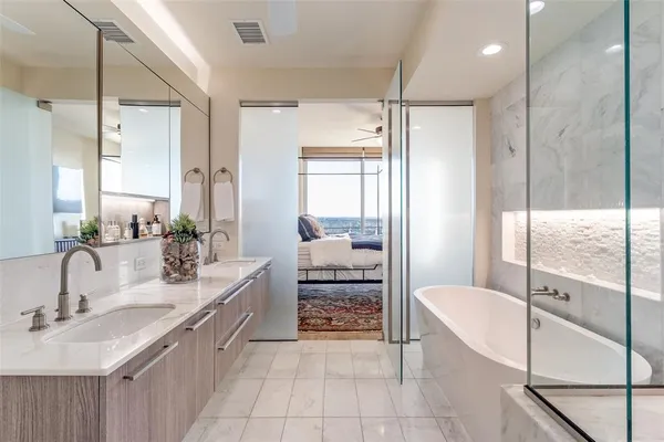 $1,375,000 | 3130 North Harwood Street, Unit 1604, Dallas, TX 75201