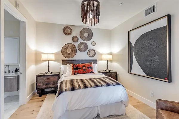 $1,375,000 | 3130 North Harwood Street, Unit 1604, Dallas, TX 75201