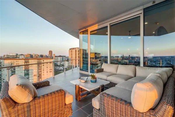 $1,375,000 | 3130 North Harwood Street, Unit 1604, Dallas, TX 75201