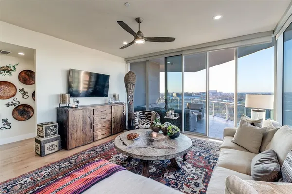 $1,375,000 | 3130 North Harwood Street, Unit 1604, Dallas, TX 75201