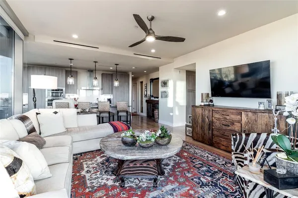 $1,375,000 | 3130 North Harwood Street, Unit 1604, Dallas, TX 75201