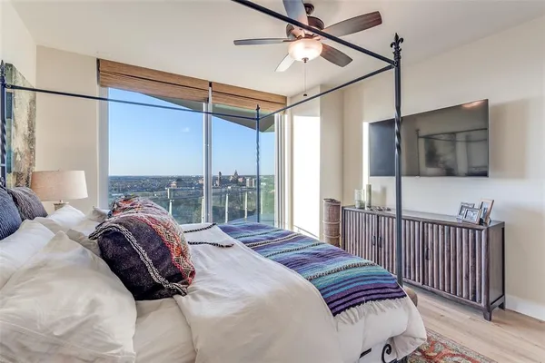 $1,375,000 | 3130 North Harwood Street, Unit 1604, Dallas, TX 75201