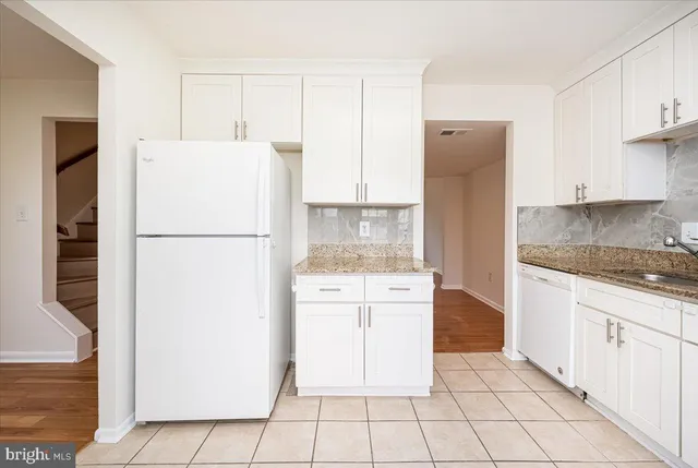 $2,700 | 63 Timber Rock Road, Gaithersburg, MD 20878