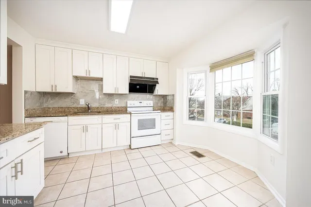 $2,700 | 63 Timber Rock Road, Gaithersburg, MD 20878