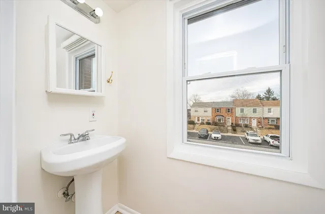 $2,700 | 63 Timber Rock Road, Gaithersburg, MD 20878