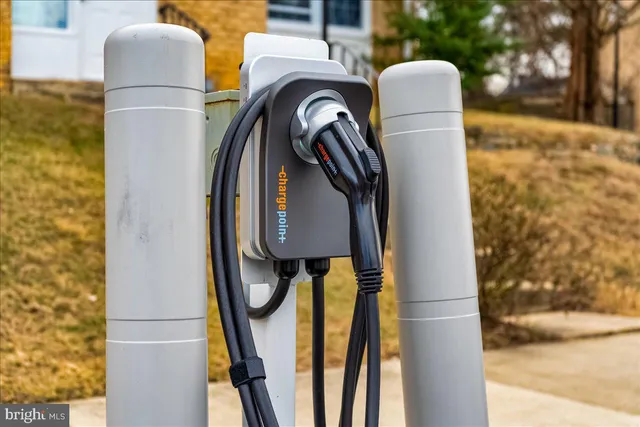 $2,700 | 63 Timber Rock Road, Gaithersburg, MD 20878