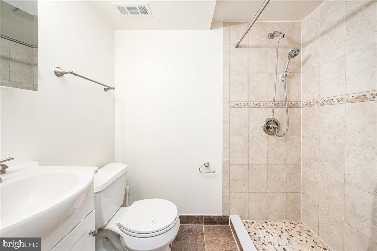 63 Timber Rock Road Gaithersburg, MD 20878 - Photo 5 of 51 Entry Level Full Bath