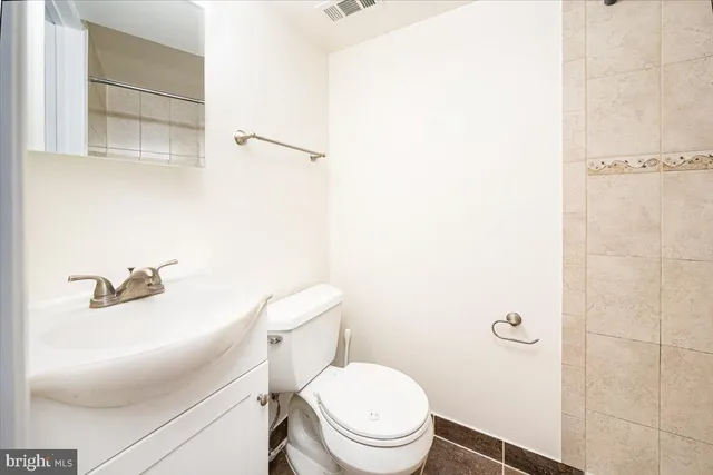 $2,700 | 63 Timber Rock Road, Gaithersburg, MD 20878