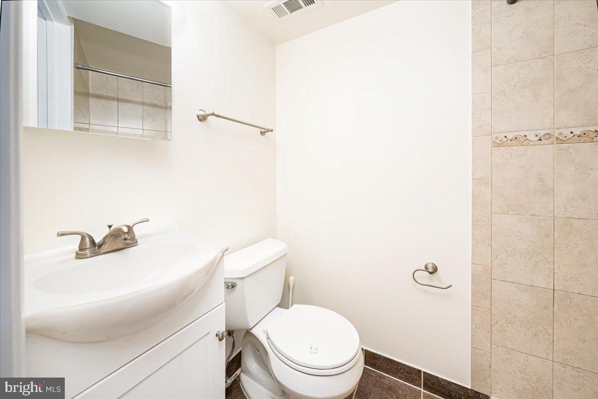 63 Timber Rock Road Gaithersburg, MD 20878 - Photo 6 of 51 Entry Level Full Bath